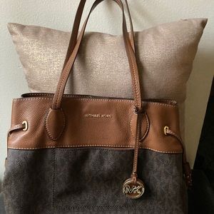 Michael Kors Signature Tote